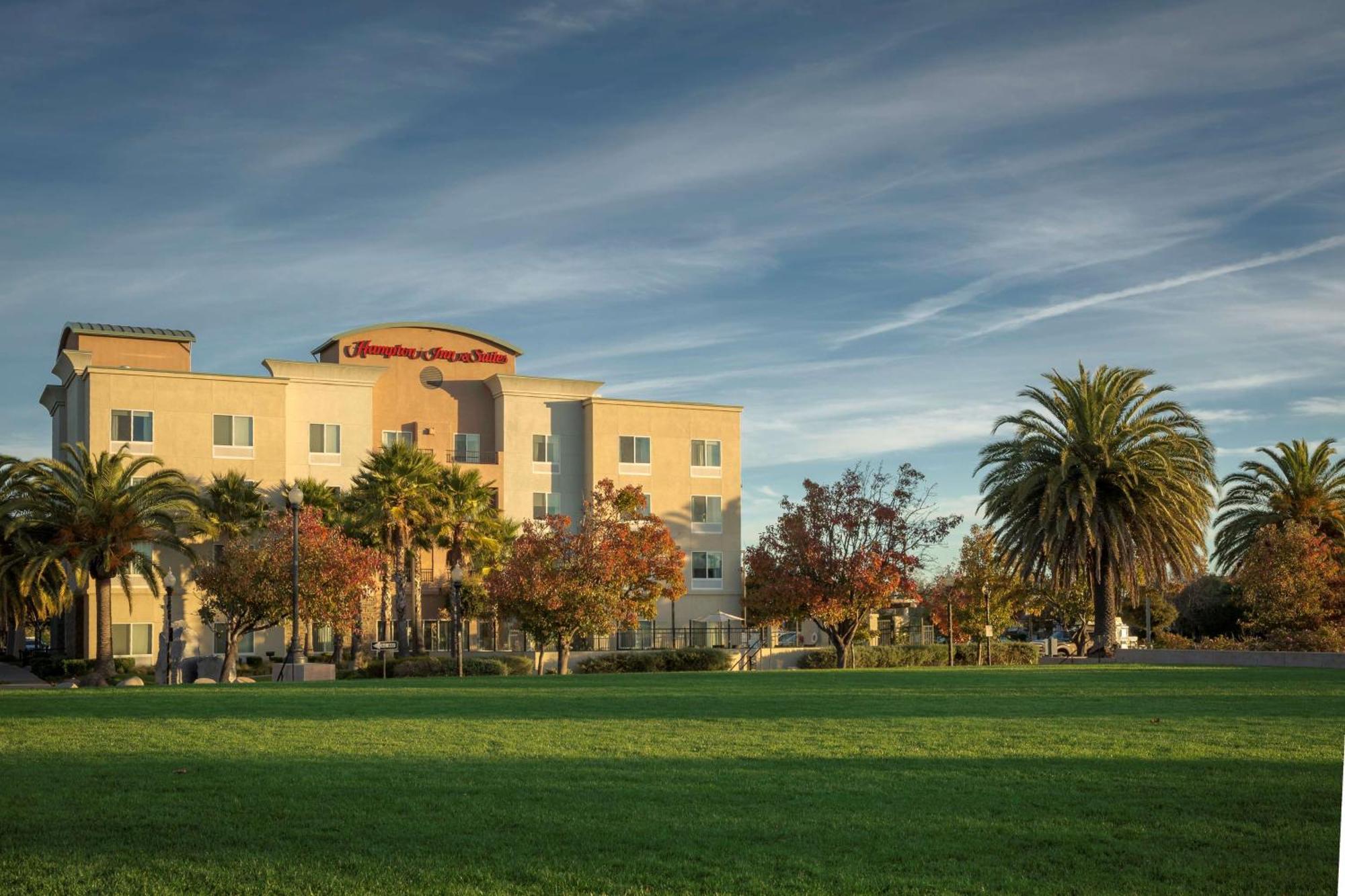 Hampton Inn & Suites Suisun City Waterfront Exteriör bild