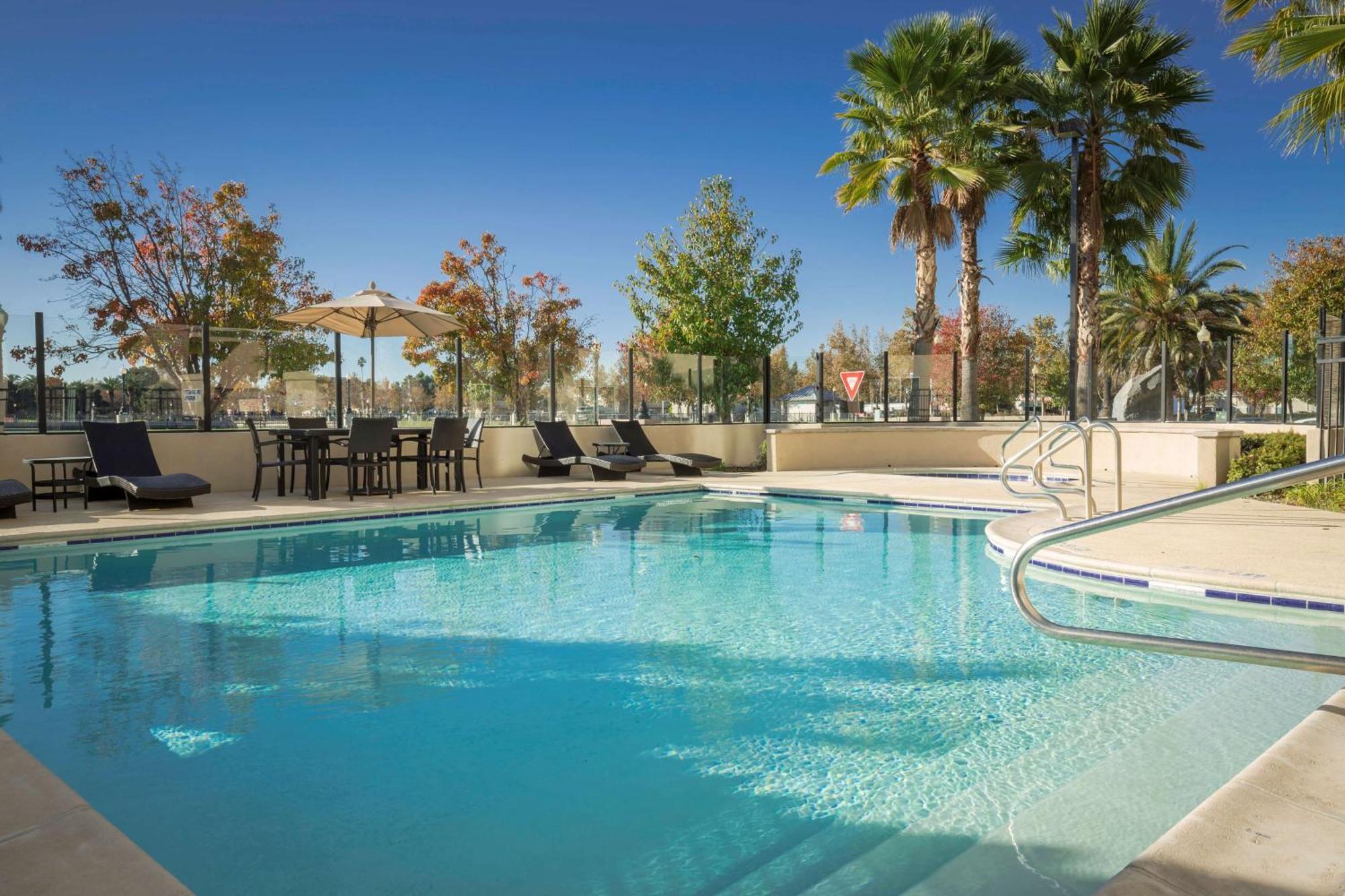 Hampton Inn & Suites Suisun City Waterfront Exteriör bild