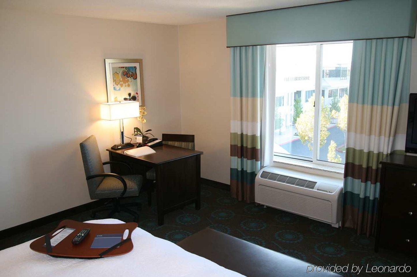 Hampton Inn & Suites Suisun City Waterfront Rum bild