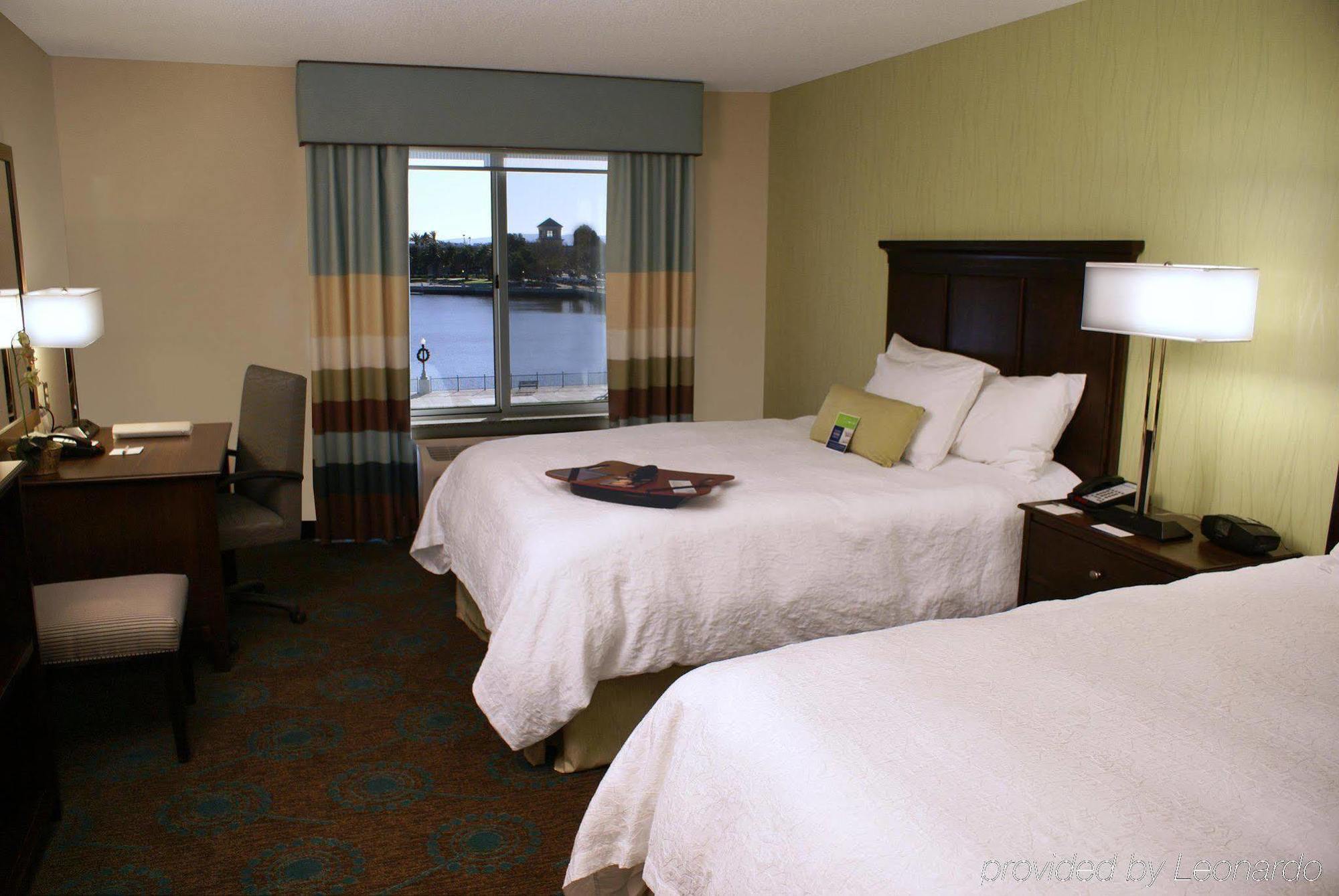 Hampton Inn & Suites Suisun City Waterfront Rum bild