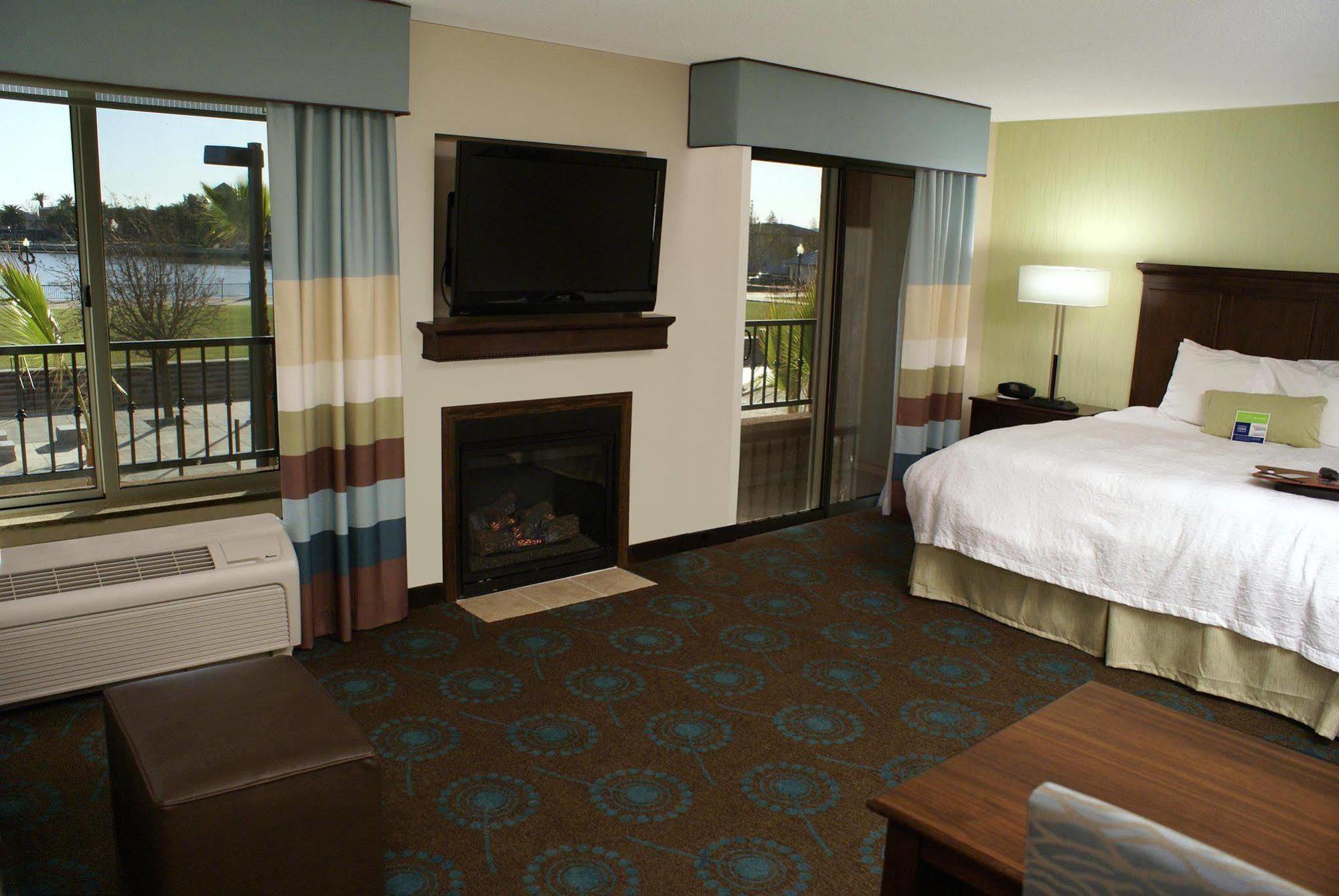 Hampton Inn & Suites Suisun City Waterfront Rum bild