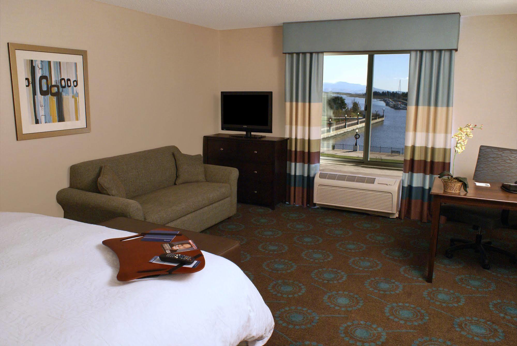 Hampton Inn & Suites Suisun City Waterfront Exteriör bild